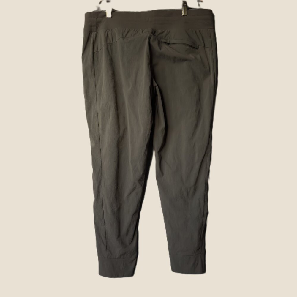 Athleta Trekkie North Jogger Olive Travel Athleisure Hi-Rise Zip Pkts Sz 16 - Picture 3 of 7